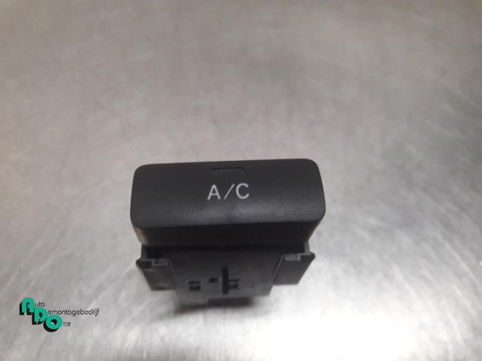 Commutateur clim d'un Toyota Corolla (Corolla 02-), -, 3 mois de garantie, Toyota, Utilisé