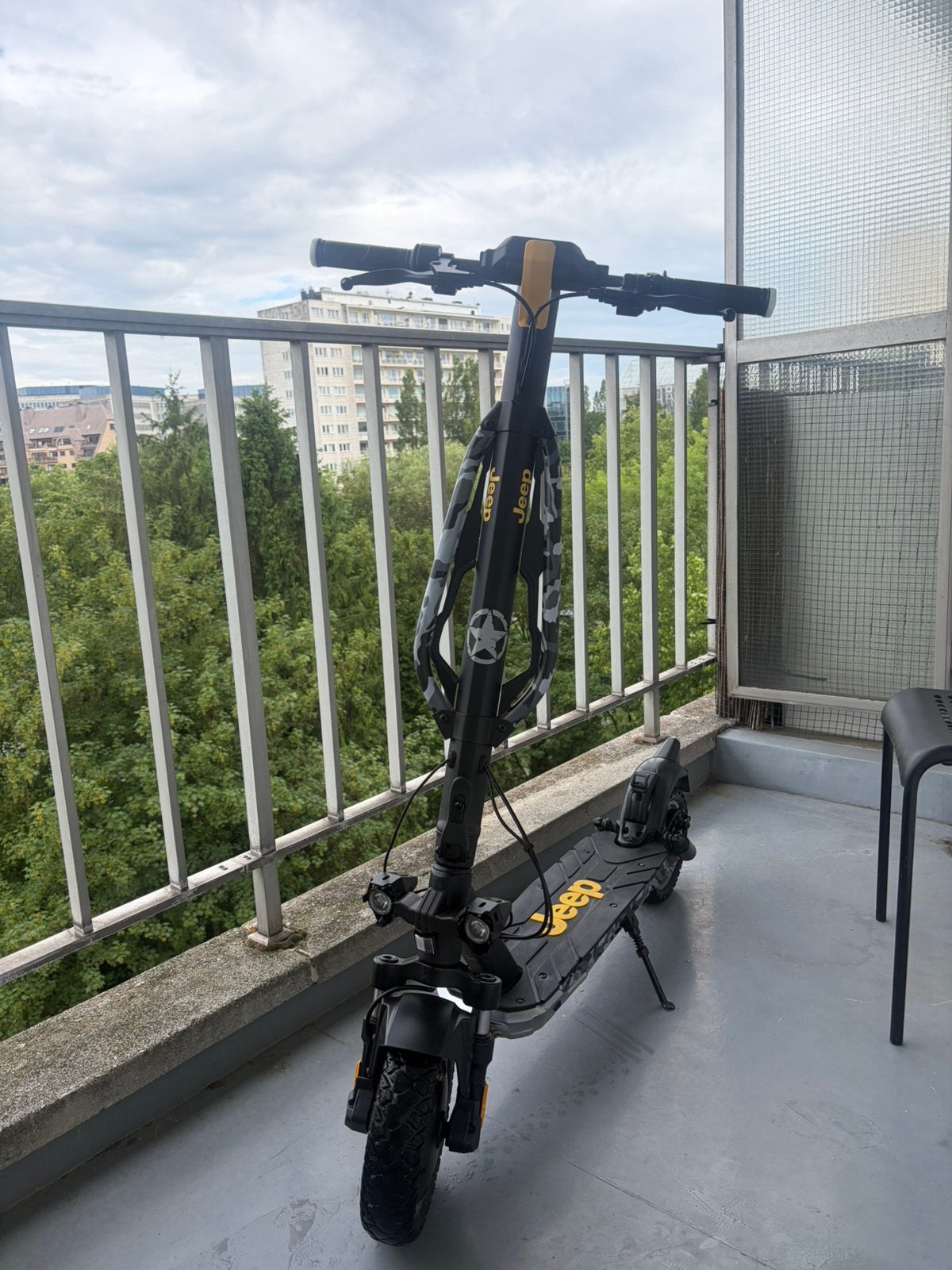 Trottinette électrique Jeep Camo – Très bon état général, Enlèvement, Utilisé