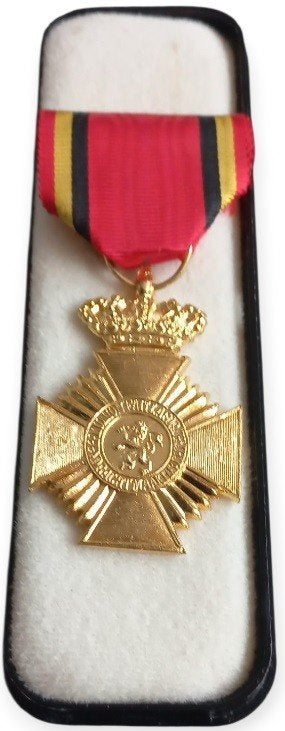 militaire medaille "moed en toewijding 2de klasse, Ophalen of Verzenden