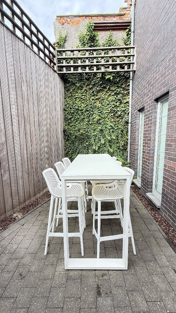 Witte tuinbar met matglazen blad + 6 barkrukken, Ophalen