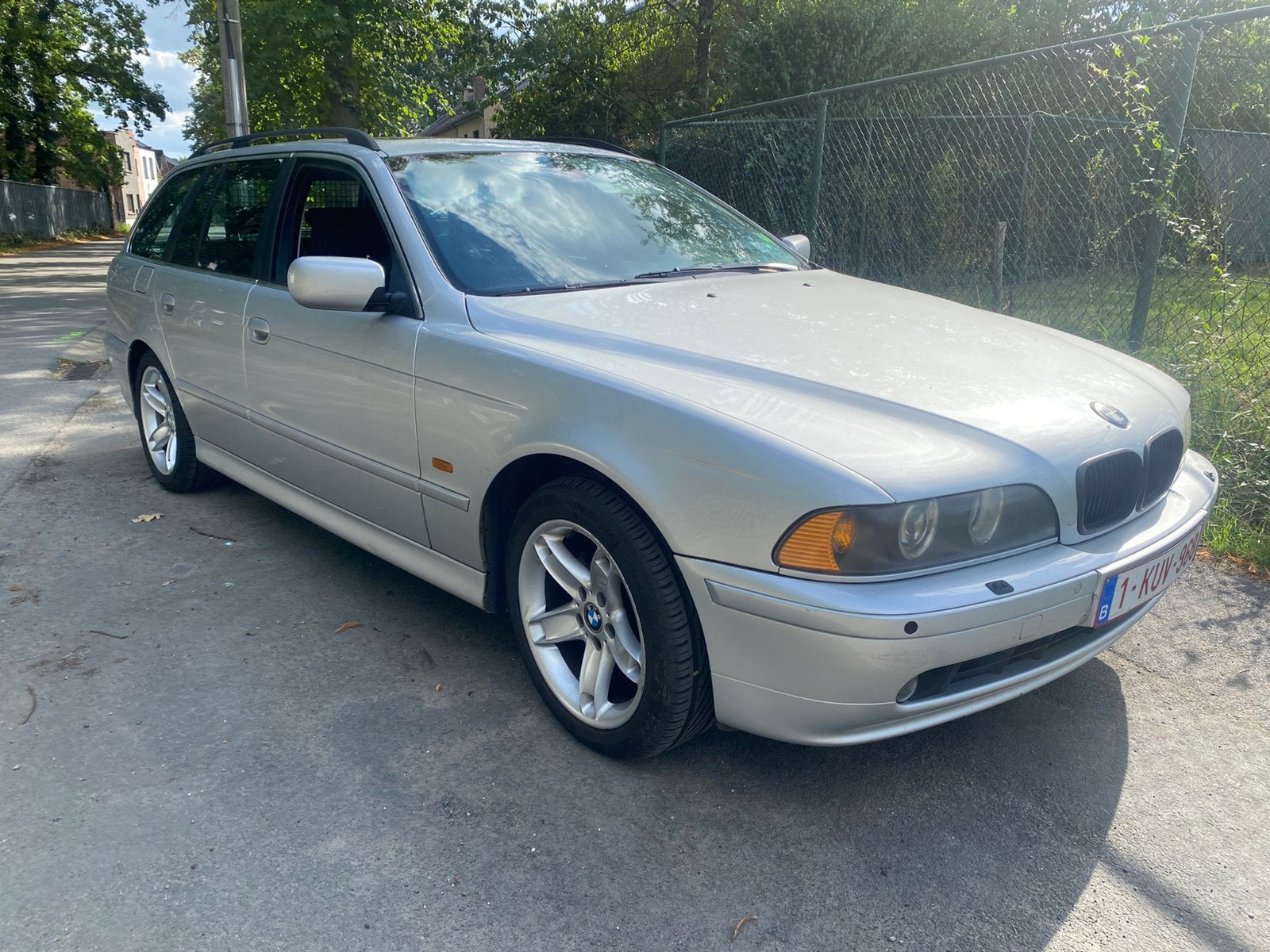BMW E39 525i Touring, 6/2003., Autos, BMW, Argent ou Gris, Boîte manuelle, Noir, 5 portes