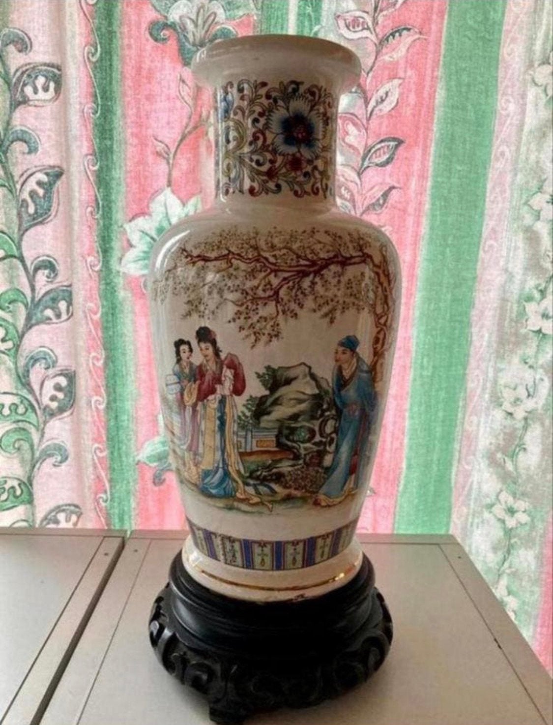 Chinese vaas Hoogte 36 cm op voet, Antiquités & Art, Enlèvement ou Envoi