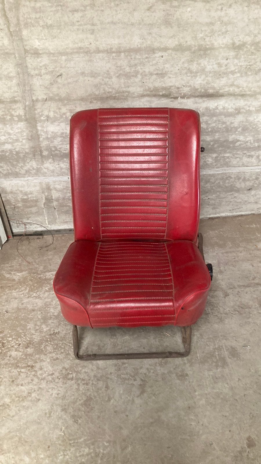 siège auto des années 1960, Maison & Meubles, Chaises, Rouge, Enlèvement, Utilisé, Cuir