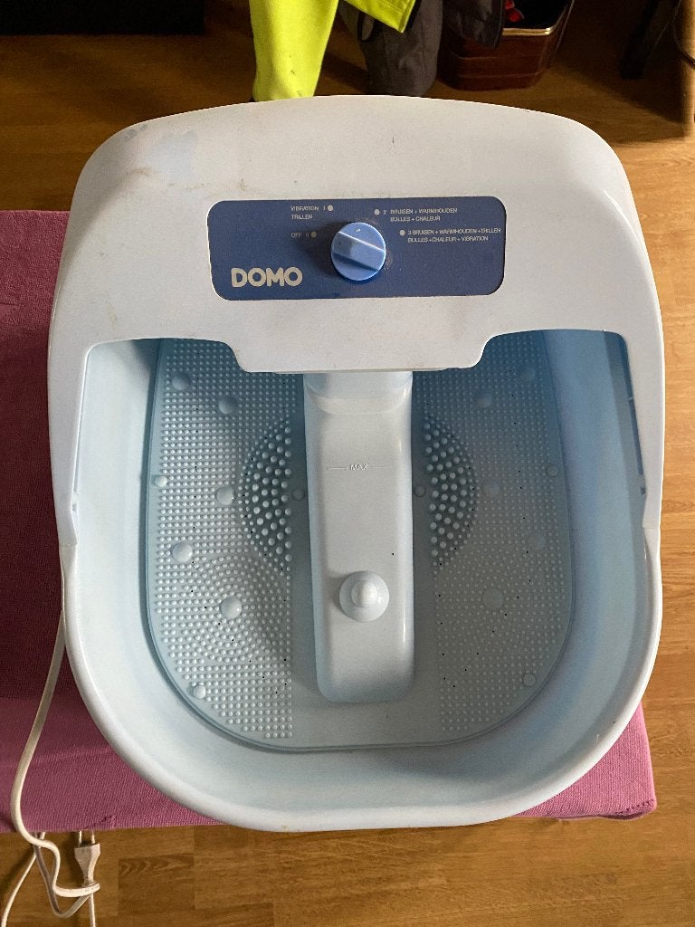 Voetbad met bubbels en trilfunctie massage Domo, Ophalen of Verzenden, Gebruikt, Hand- en Voetverzorging