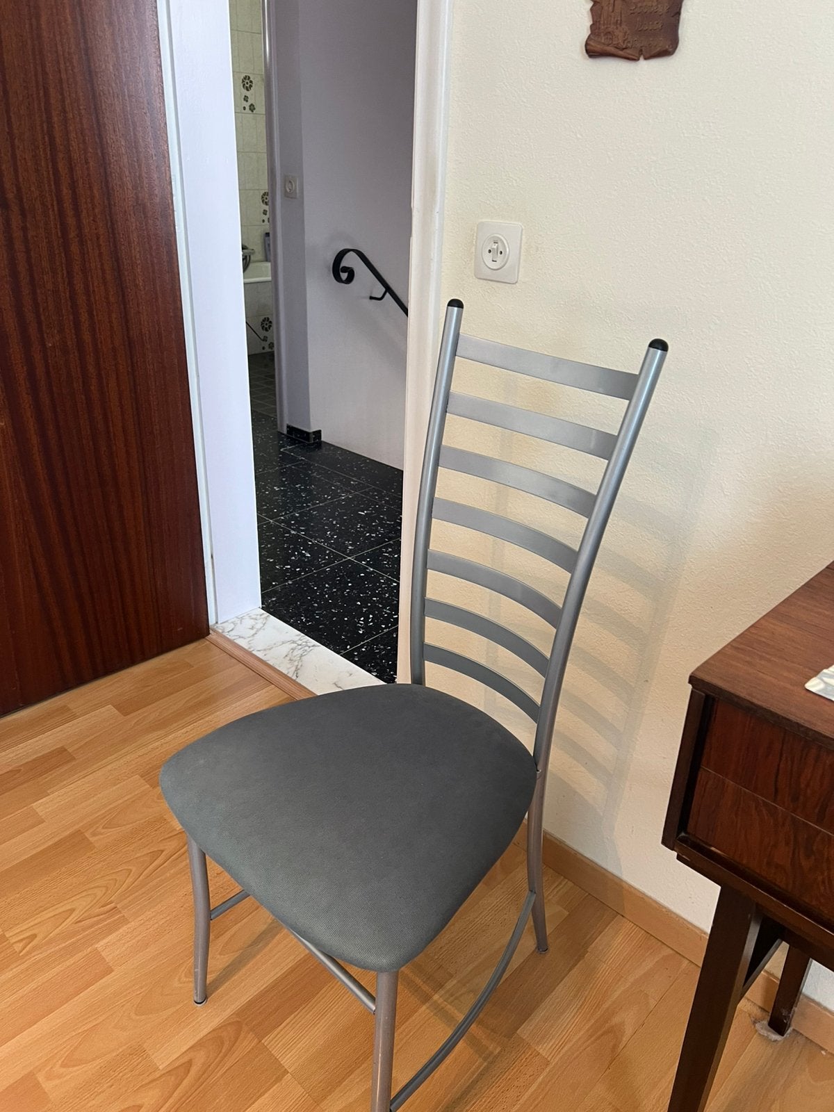 Chaise grise, Maison & Meubles, Chaises, Enlèvement, Comme neuf, Gris, Une