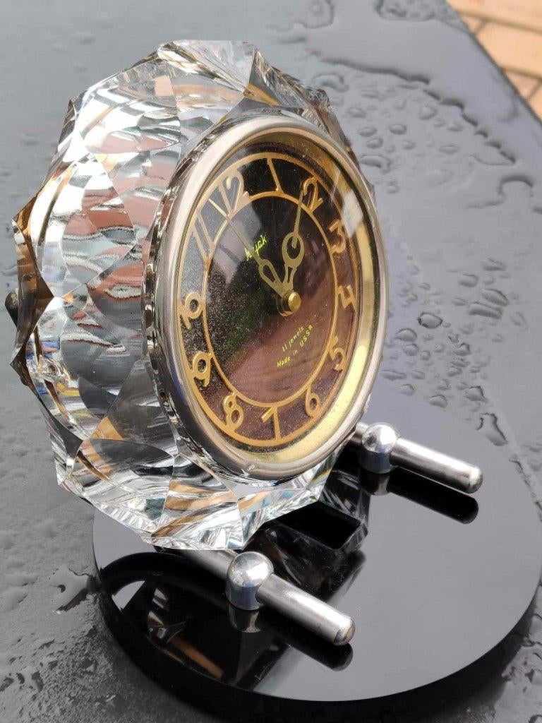 MAJAK Russische klok - USSR - 11 juwelen - Cristal bakélite, Antiek en Kunst, Ophalen of Verzenden
