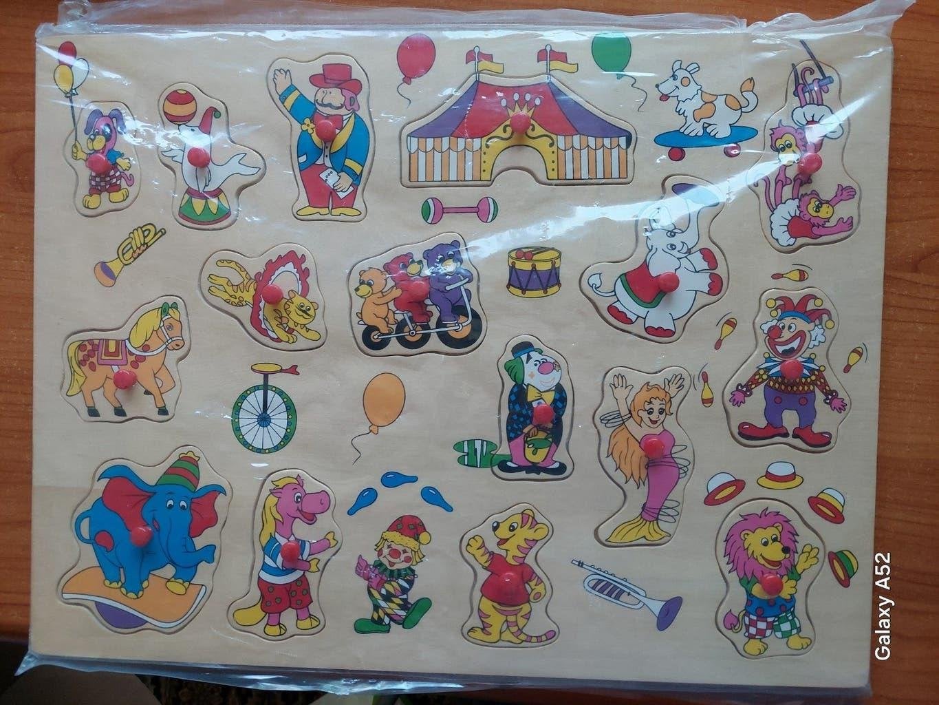 houten knoppuzzel thema circus, Kinderen en Baby's, 10 tot 50 stukjes, Ophalen of Verzenden, Zo goed als nieuw, Van hout