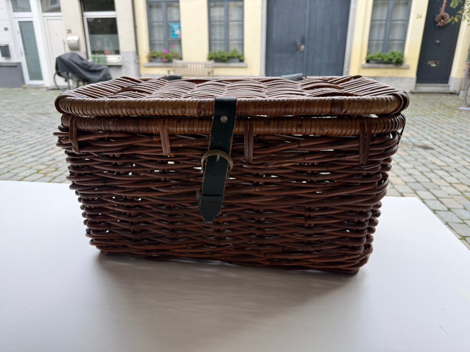 Prachtige gevlochten rieten mand als nieuw  20 €, Ophalen, Zo goed als nieuw