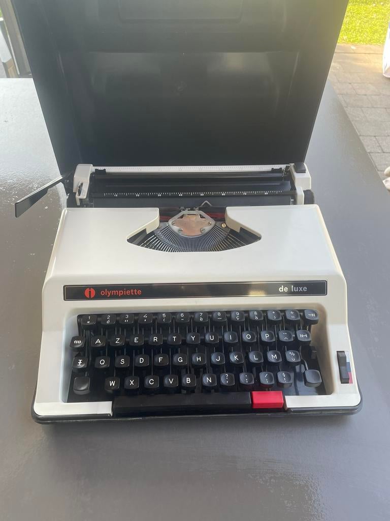 Olympiette de luxe machine à écrire, Utilisé