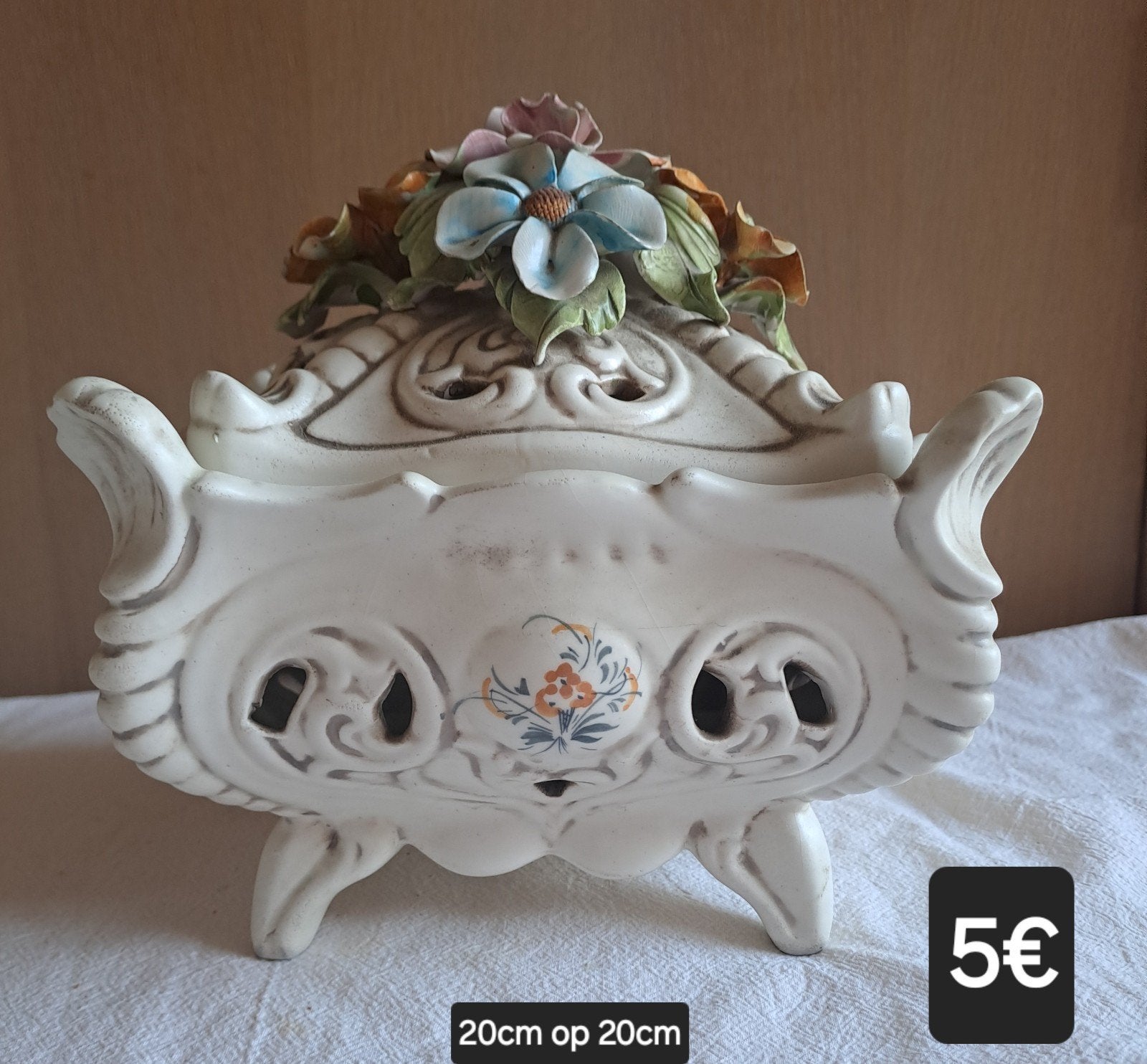 grote pot met bloemendeksel, Ophalen