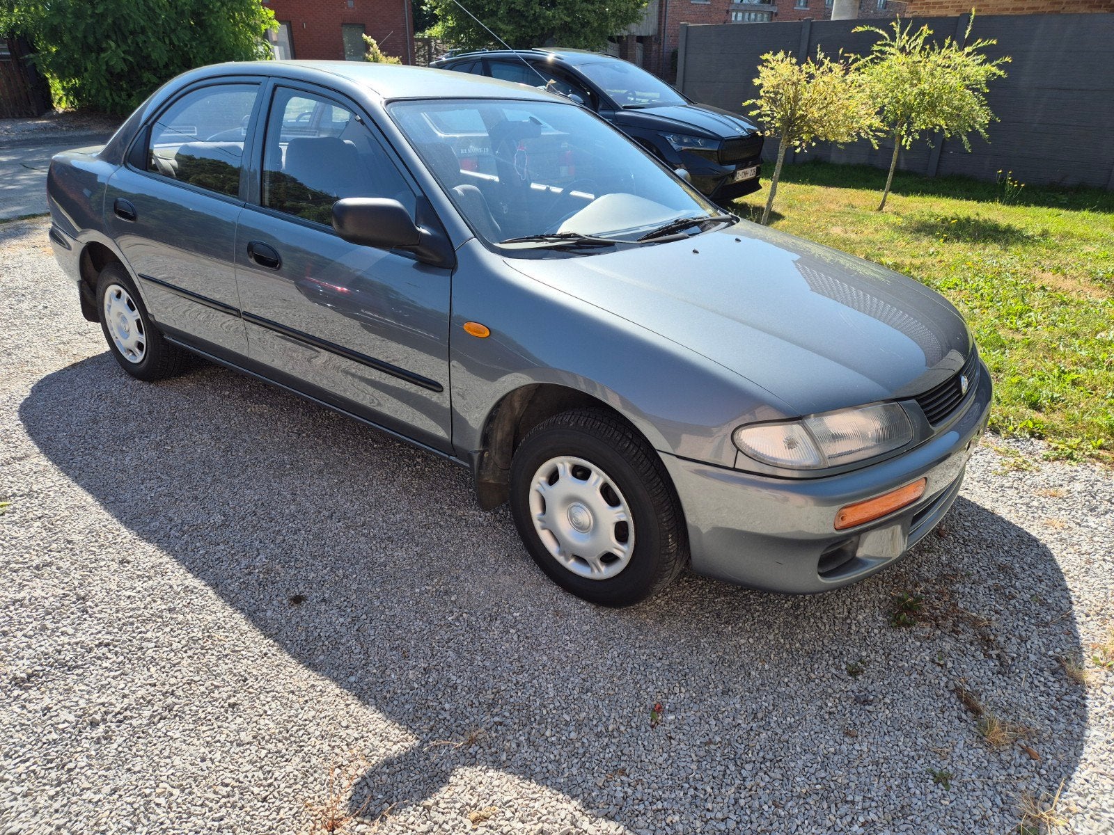 mazda 323 1300cc 16v, Autos, Achat, Particulier, Radio