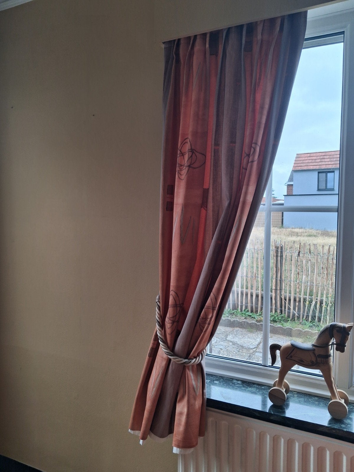 Set van 8 gevoerde gordijnen + bijpassende gordijnhouders, Huis en Inrichting, Ophalen, Gordijn