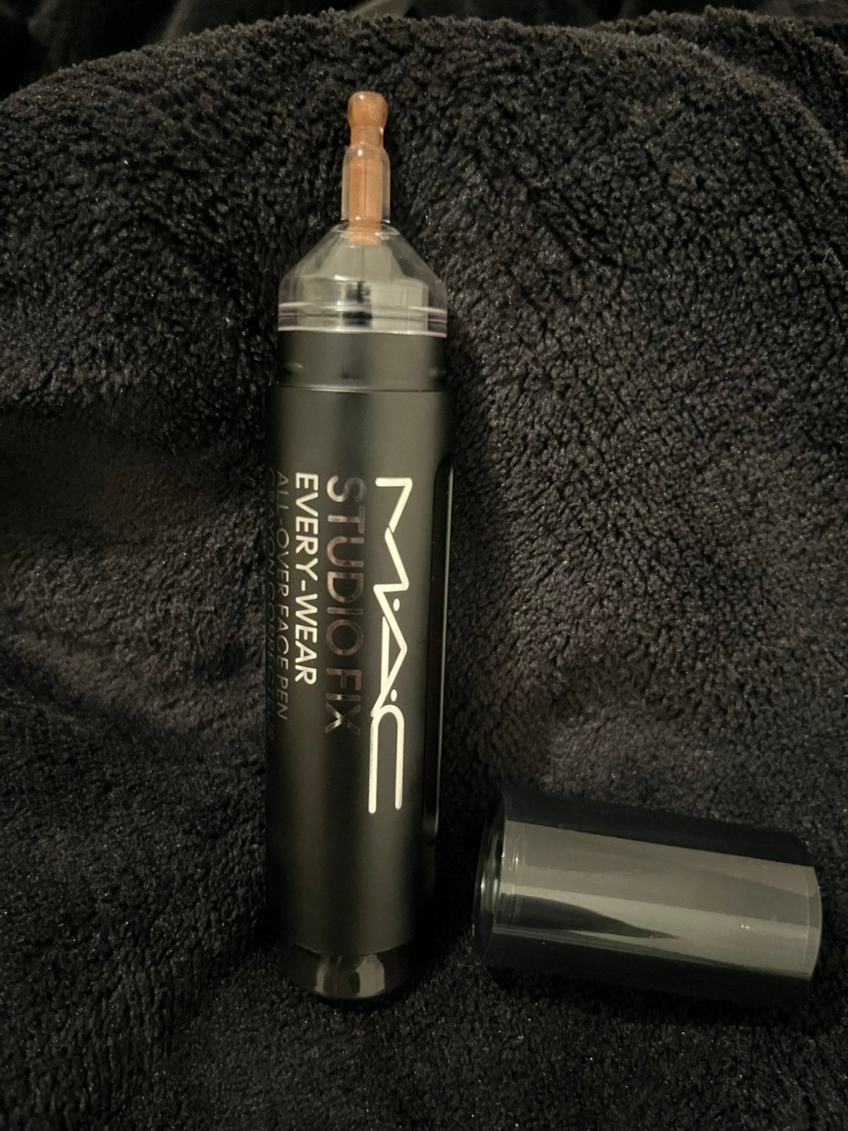 Mac studio fix correcteur, Enlèvement ou Envoi, Comme neuf