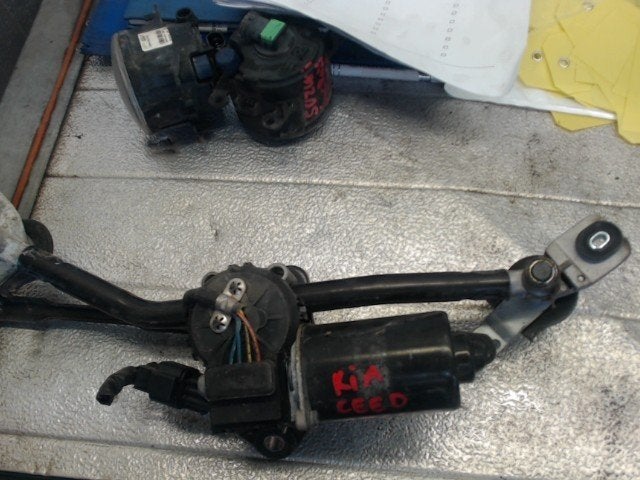 Moteur essuie glace avant Kia Ceed 2009-2012 LP/15647, Enlèvement, Utilisé, Kia