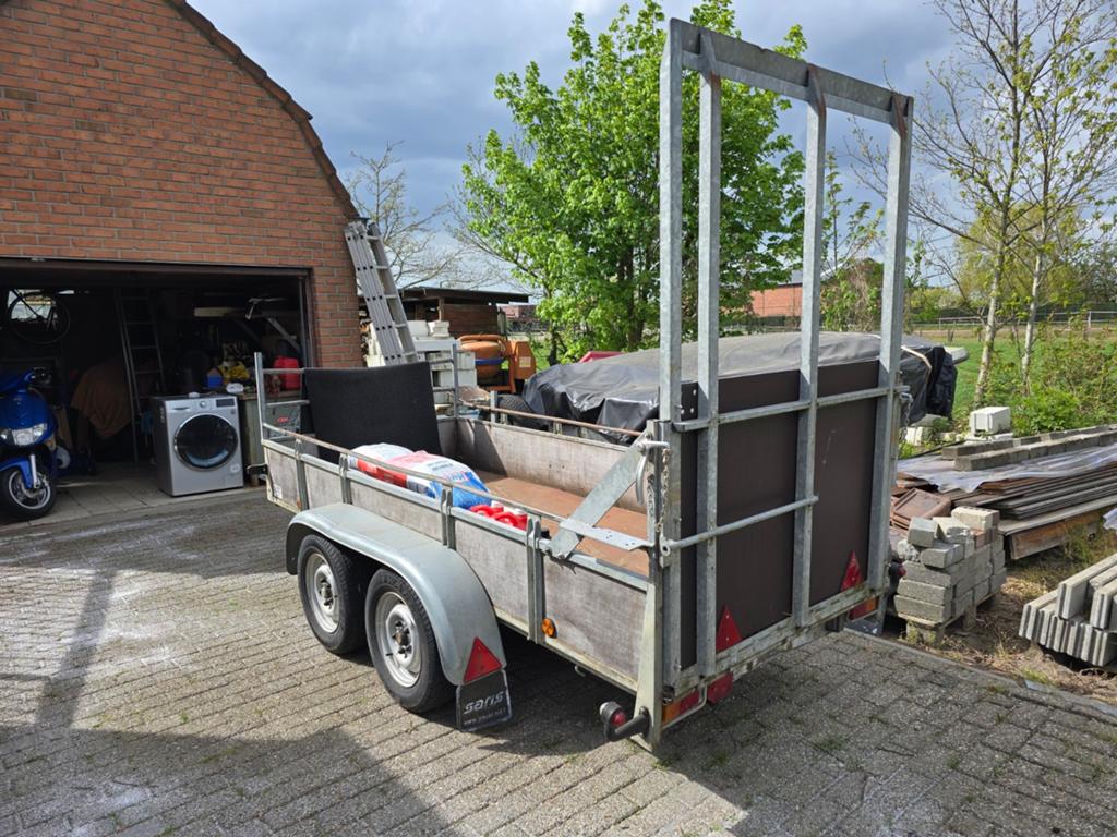 Aanhangwagen Saris, Ophalen