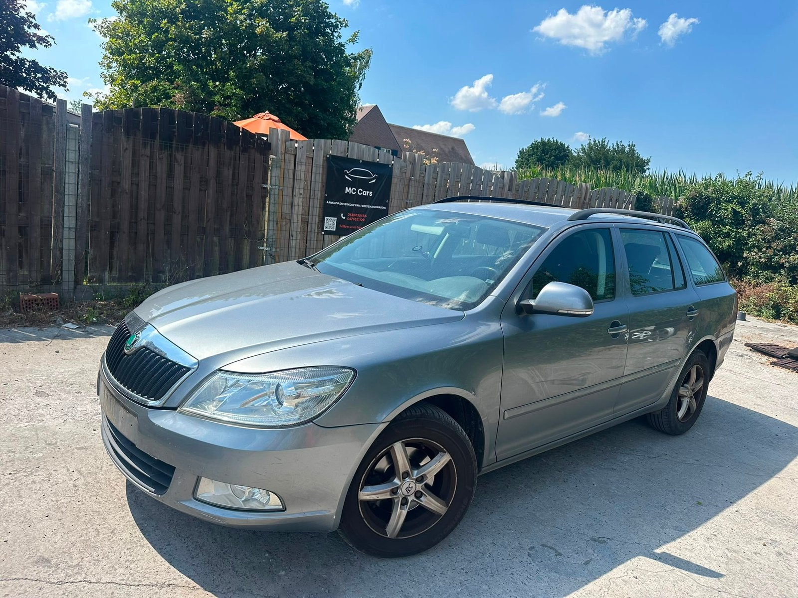 Skoda octavia 1.6 diesel, Voorwielaandrijving, Euro 5, Stof, Zwart
