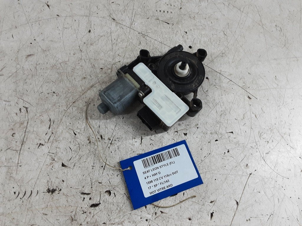 MOTEUR LEVE VITRE ELECTRIQUE ARRIÈRE DROIT Seat Leon (5FB), Mevr. I. Hauben, Utilisé, Arrière, Rue de l'Espoir 34 34
4030  GRIVEGNÉE, BE