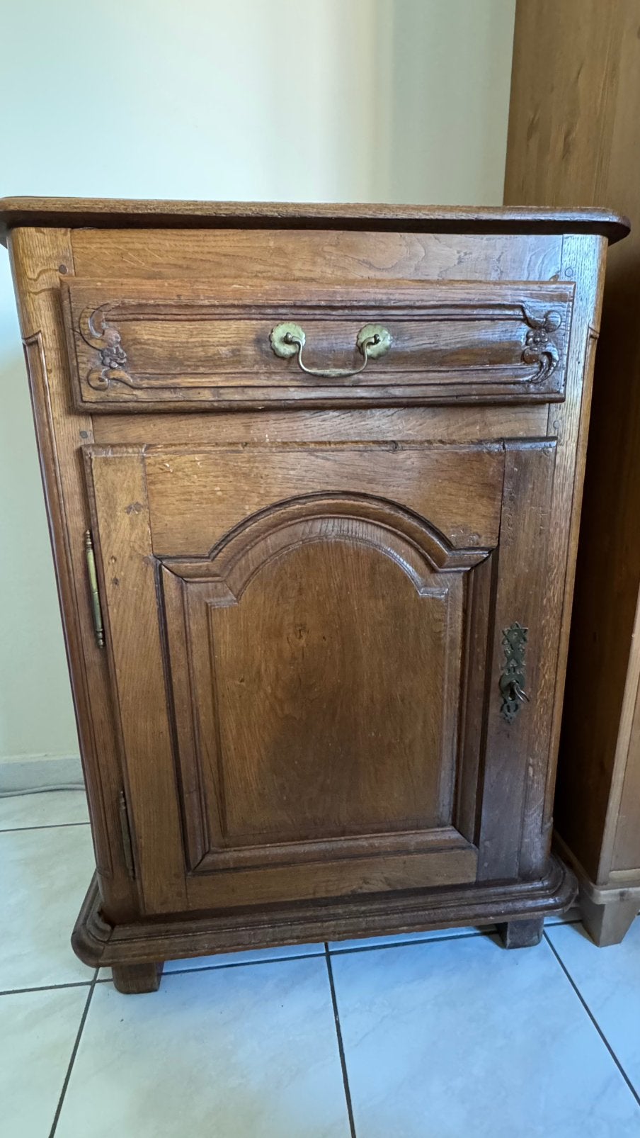 Petit meuble ancien en chêne massif – 1 porte + tiroir, Maison & Meubles, 70 cm ou plus, 65 cm ou plus, Enlèvement, Utilisé
