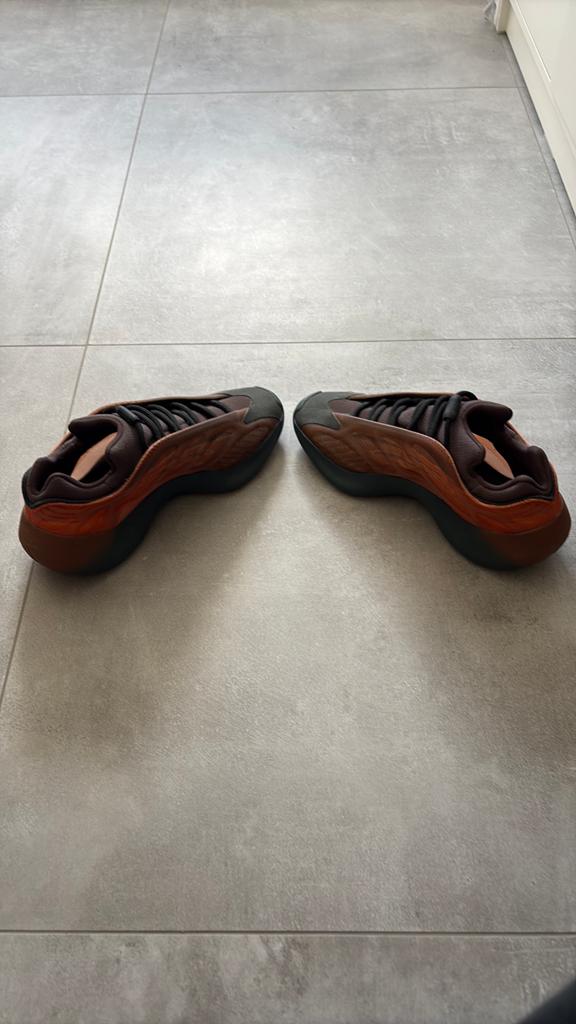 Adidas Yeezy 700 V3 Copper Fade maat 42, Enlèvement ou Envoi, Comme neuf