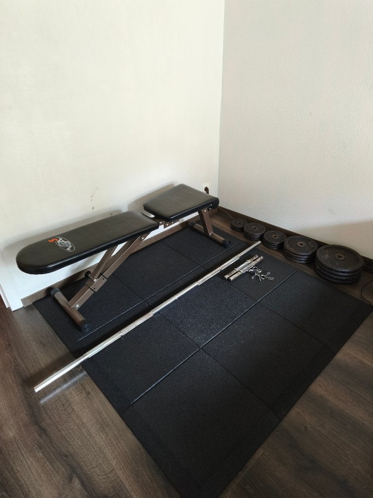 Home gym set – 80kg gewichten + bank + rubberen vloertegels, Sport en Fitness, Ophalen, Gebruikt, Benen, Overige typen
