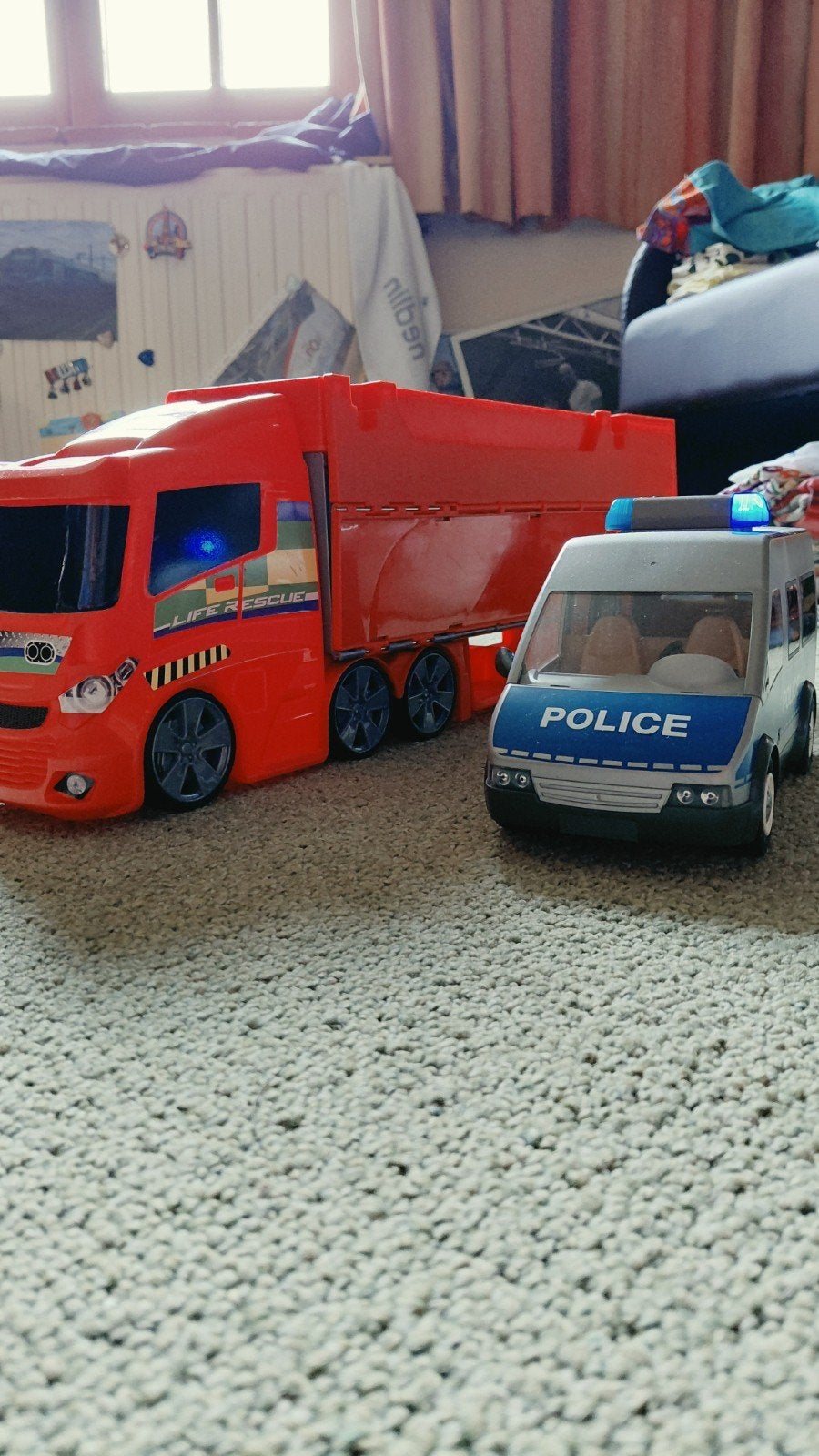speelgoed. 1 vrachtwagen en 1 politie playmonile combi, Ophalen, Zo goed als nieuw, Complete set, Voertuig