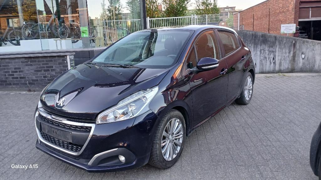 Peugeot 208  SIGNATURE 2019, Auto's, Voorwielaandrijving, Stof, Blauw, 1198 cc