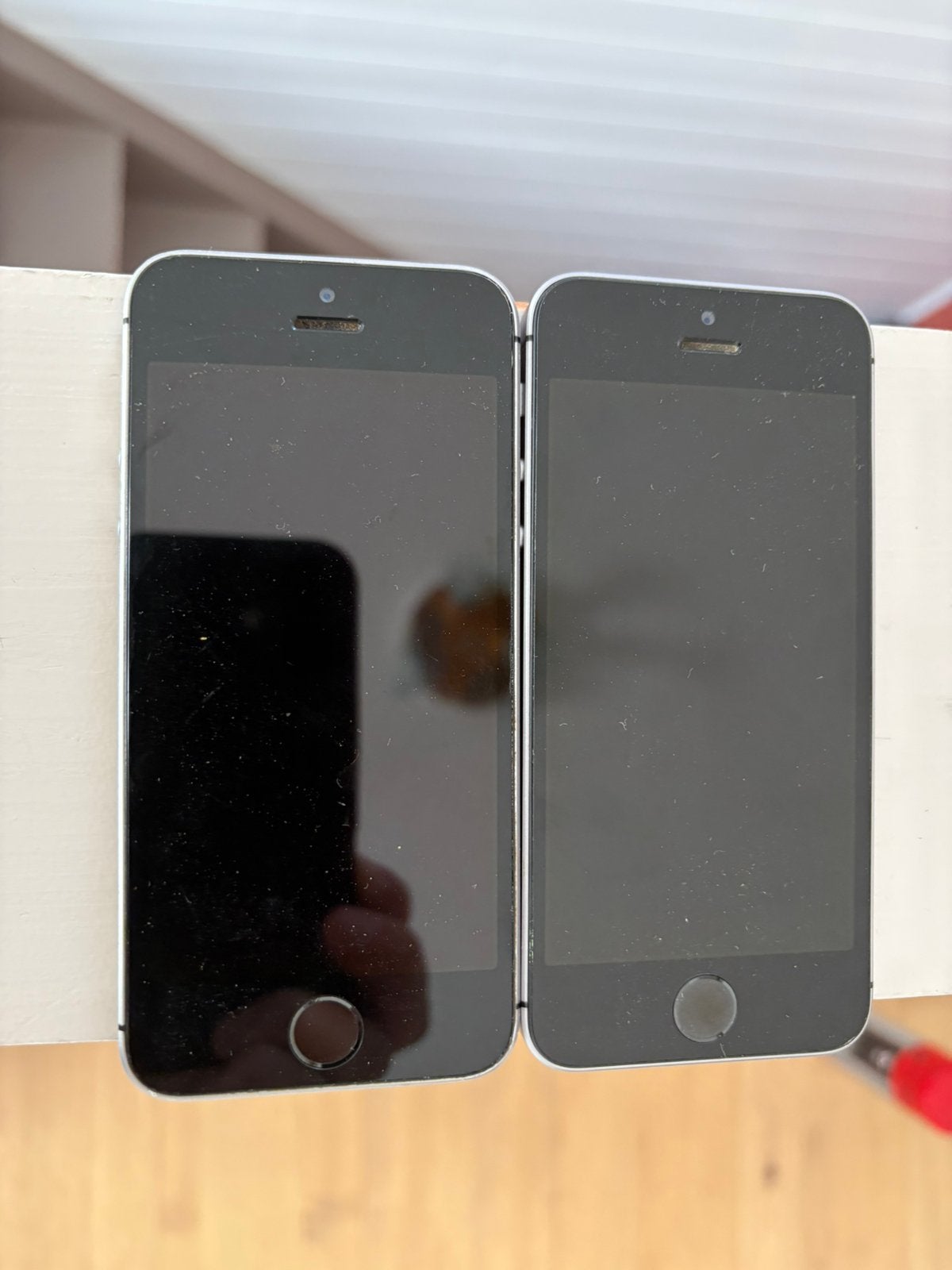 2 iphone SE (2016), Télécoms, Téléphonie mobile | Apple iPhone, Enlèvement, Comme neuf