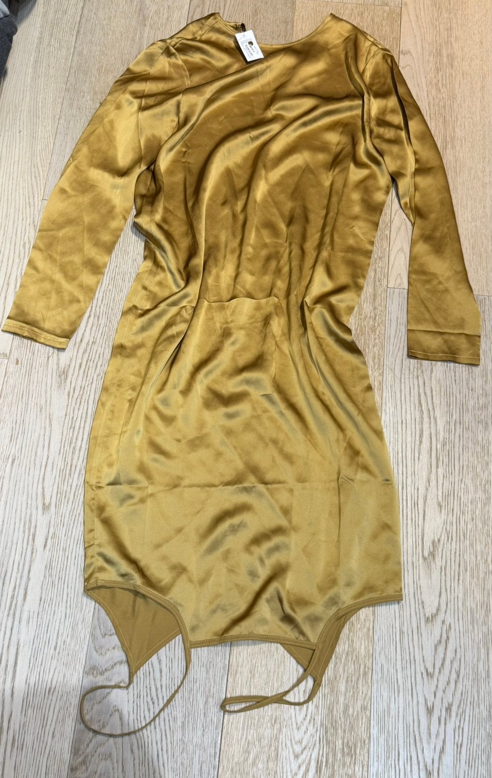 Neuve avec etiquette valeur 590€ robe soie Marques Almeida M, Vêtements | Femmes, Enlèvement ou Envoi, Neuf, Jaune