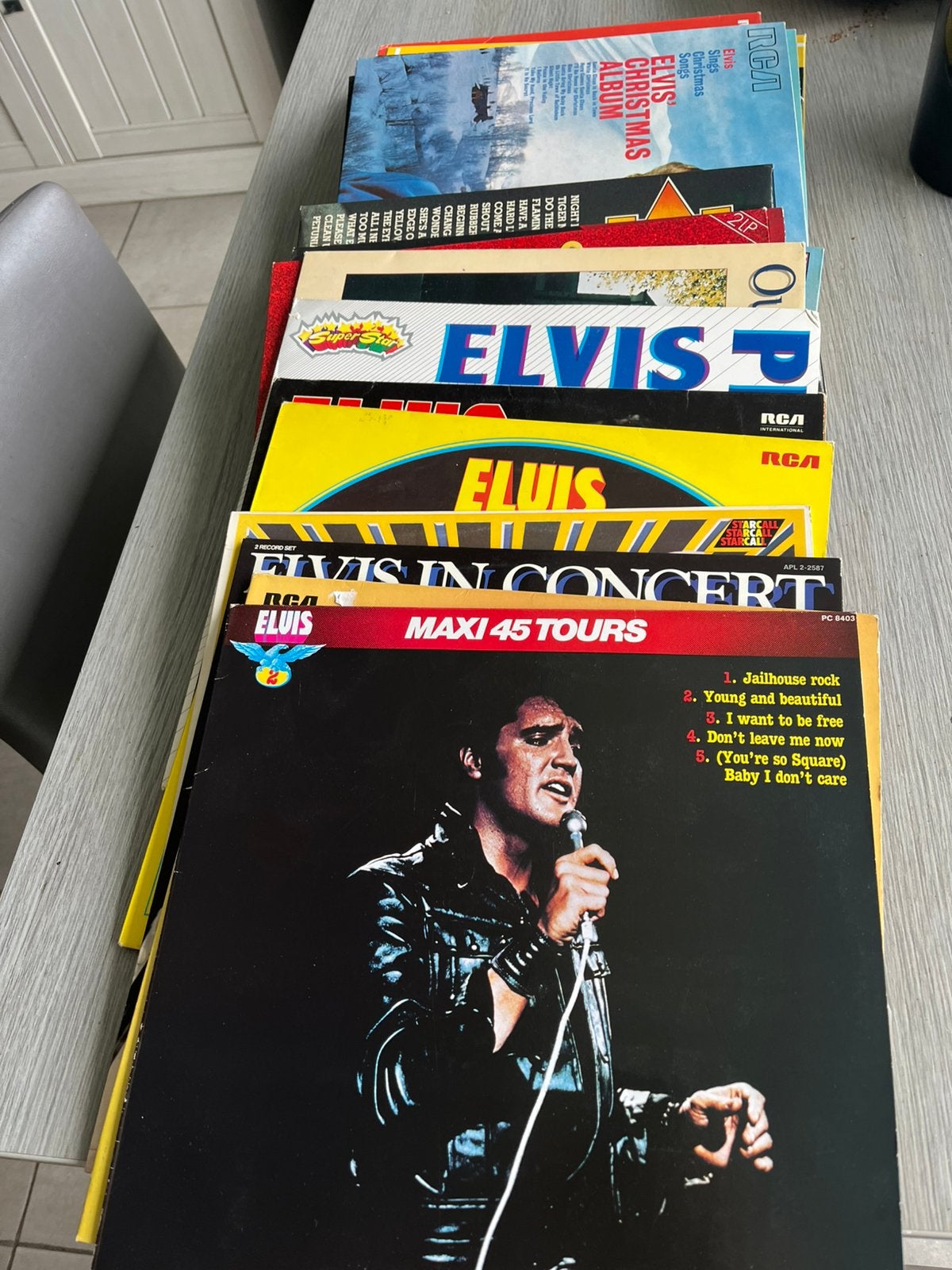 Verzameling 25 enkel en dubbele vinyl  elvis, Ophalen, Zo goed als nieuw