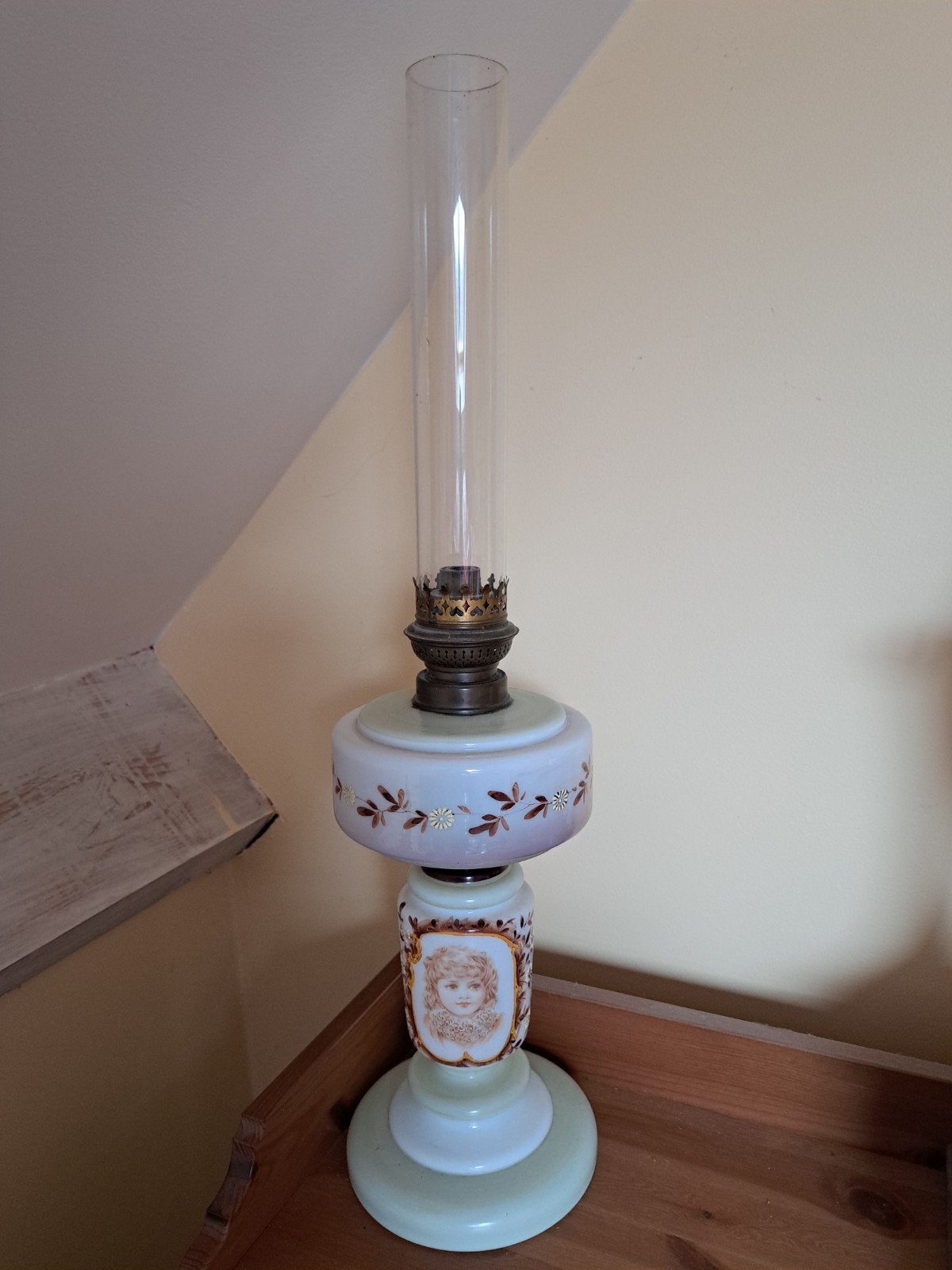 Antieke Opaline Olielamp–Hugo Schneider(Leipzig) met portret, Enlèvement