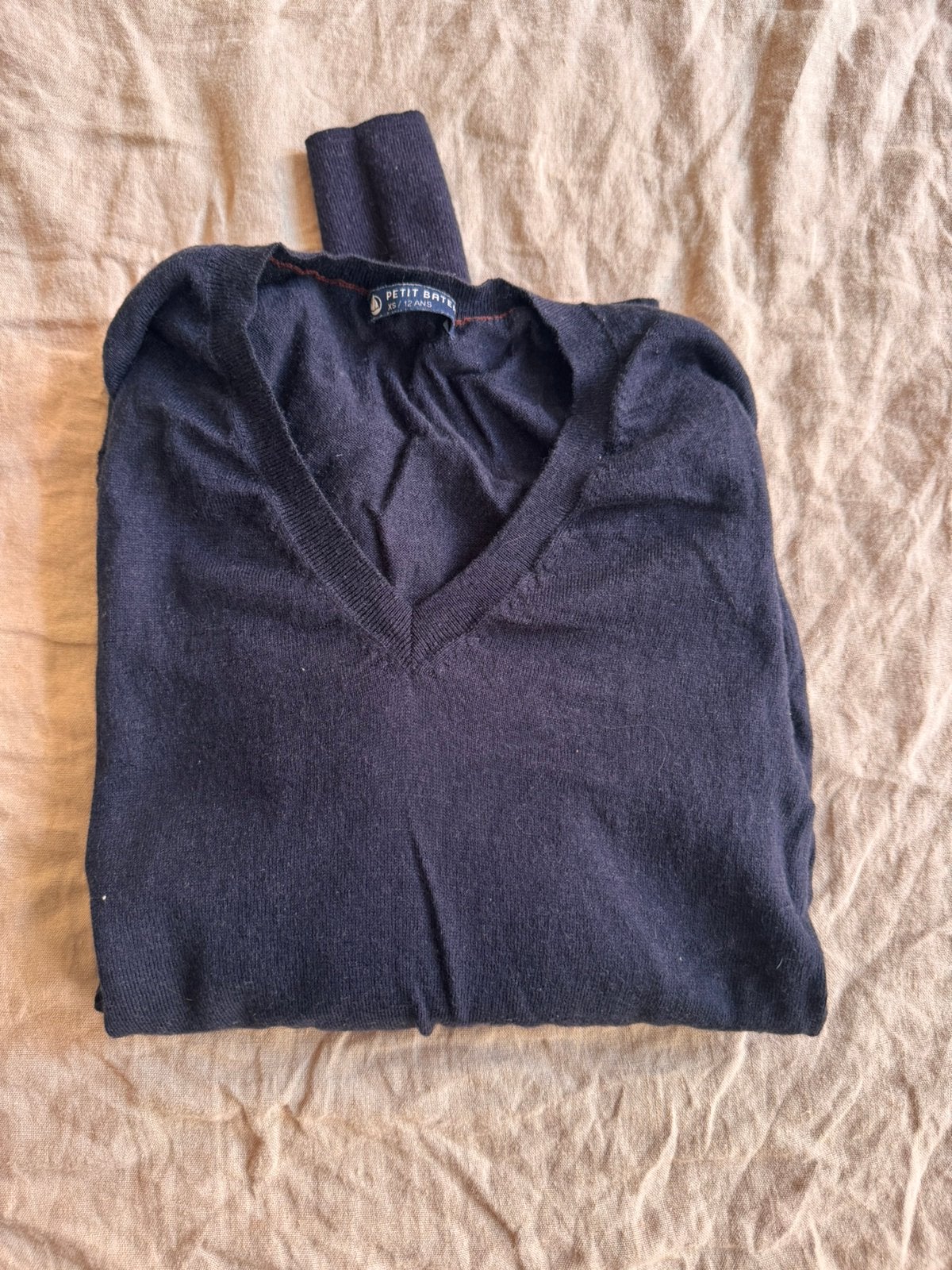 Petit pull petit bateau col v, Vêtements | Femmes, Enlèvement, Porté