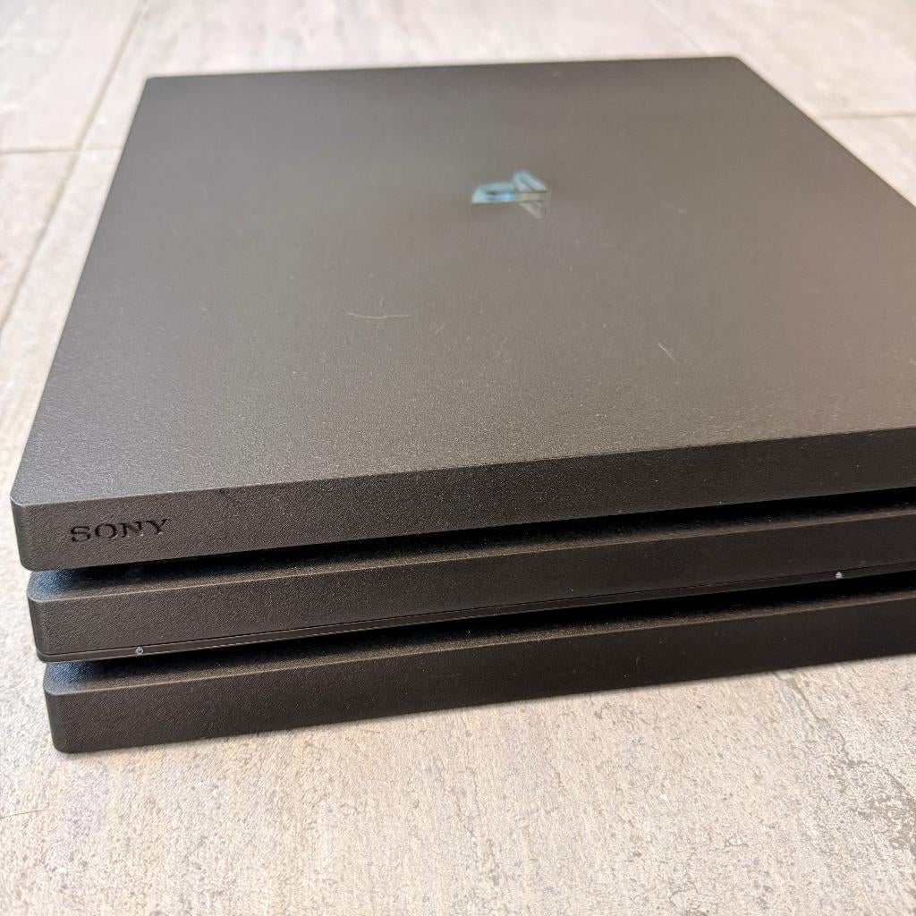 PlayStation 4 Pro 1TB + 2 Controllers + Camera – Top staat, Met 2 controllers, Ophalen of Verzenden, Zo goed als nieuw, 1 TB