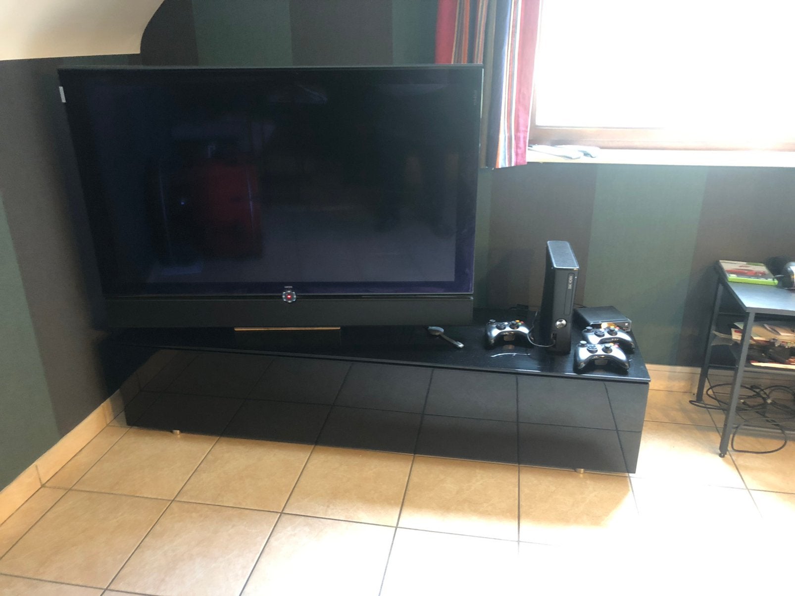 Tv kast Loewe + TV Loewe, Huis en Inrichting, Ophalen, Zo goed als nieuw