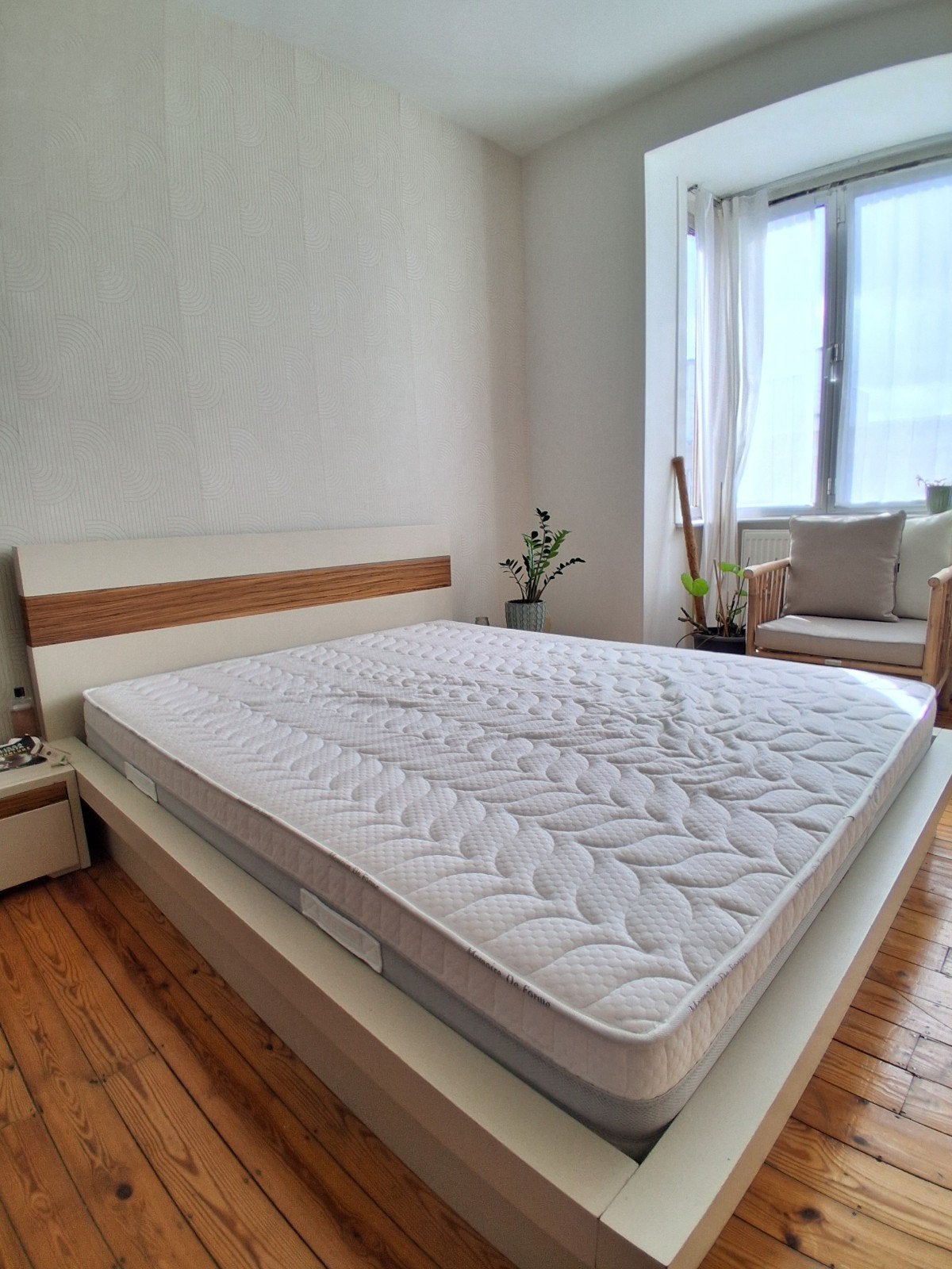 chambre à coucher en bois massif sans le matelas, Maison & Meubles, Enlèvement, Matelas