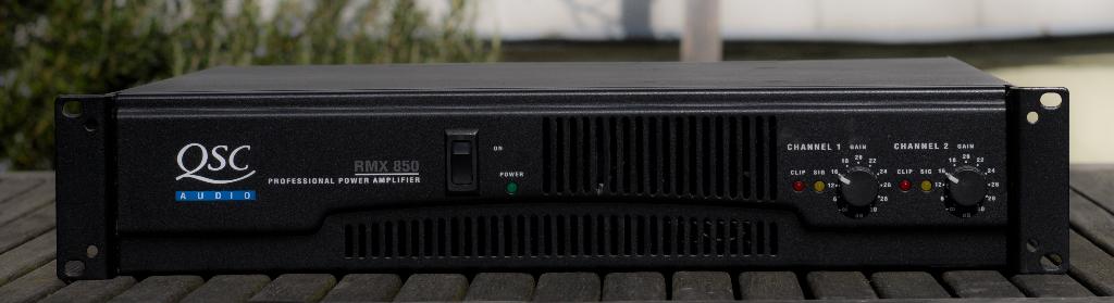 QSC RMX 850 VERSTERKER, Overige merken, Gebruikt, Ophalen of Verzenden, 120 watt of meer