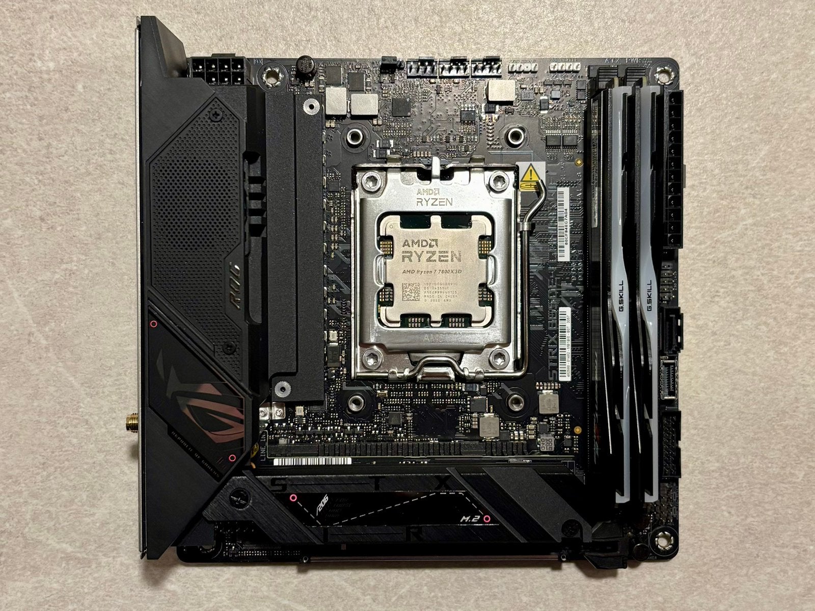 Kit ITX AM5 DDR5 : 7800X3D + B650E ROG + 32 GB 6000 MHz CL30, Enlèvement, Comme neuf, DDR5