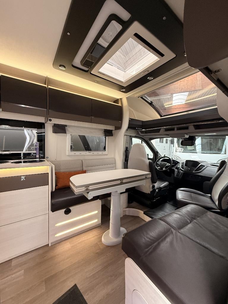 Challenger Premium Auto | 39 000 km ! Airco - Solar, Entreprise, Ford, Réfrigérateur, Diesel