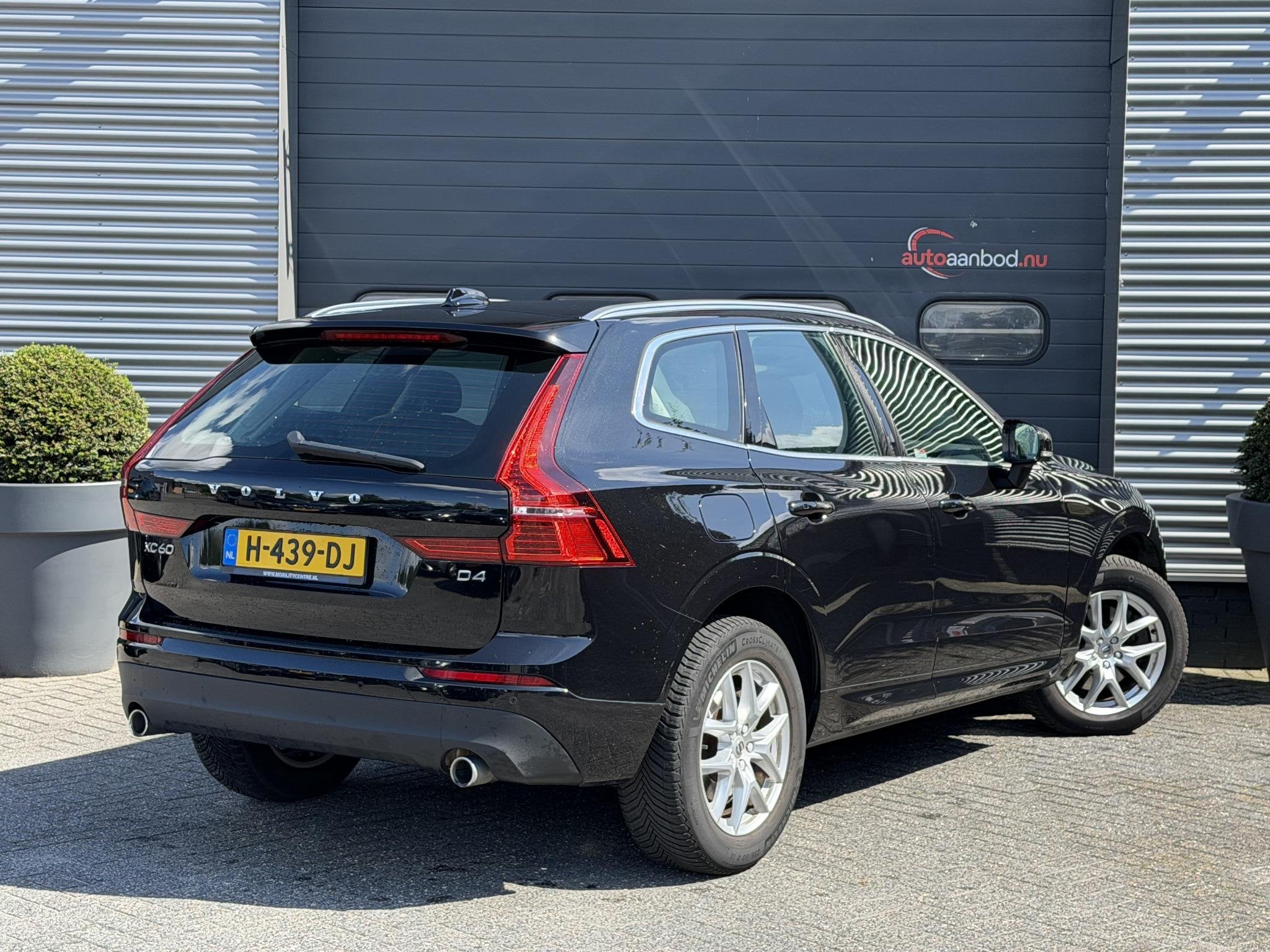 Volvo XC60 2.0 D4 Momentum | Camera | Navigatie | Lederen Be, Gebruikt, 4 cilinders, Zwart, Leder