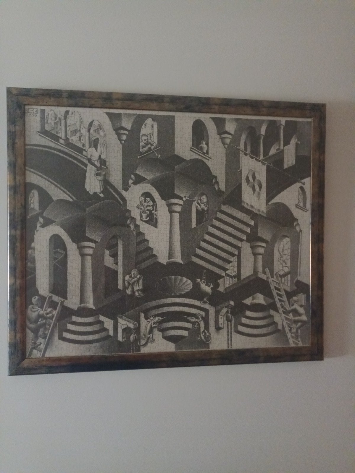MC Escher puzzel met kader, Ophalen