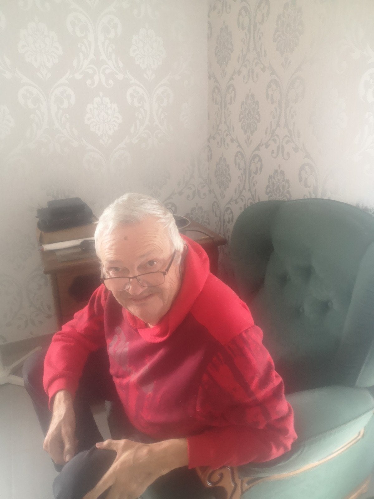man 76 j reg Roeselare, Contacten en Berichten