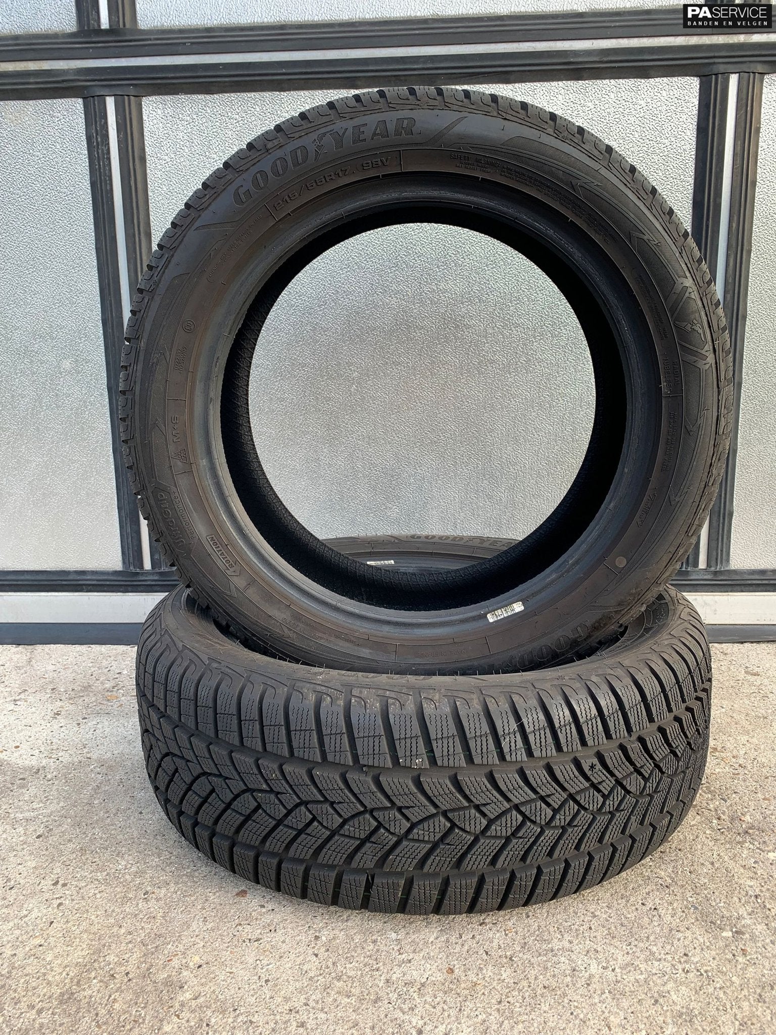 2x Goodyear 215 55 17 Winterbanden met 8,4 mm, Pneus et Jantes, Véhicule de tourisme, -, 17 pouces