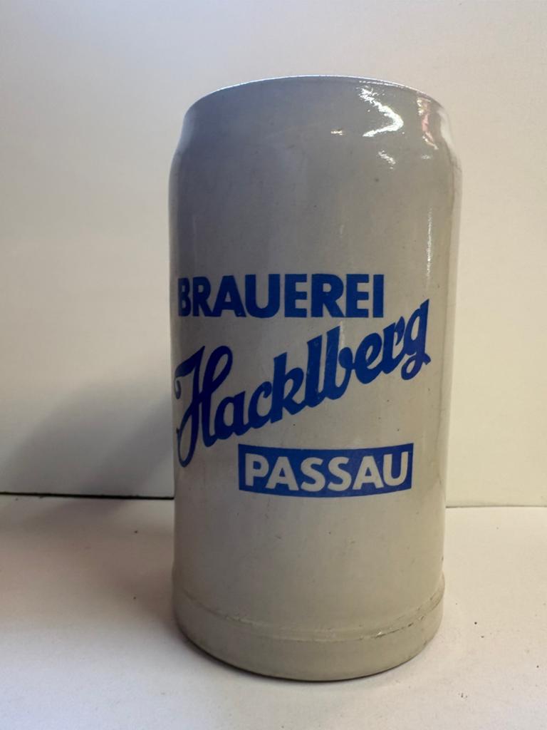 Brauerei Hacklberg Passau 1 Liter, Verzamelen, Biermerken, Ophalen of Verzenden, Zo goed als nieuw