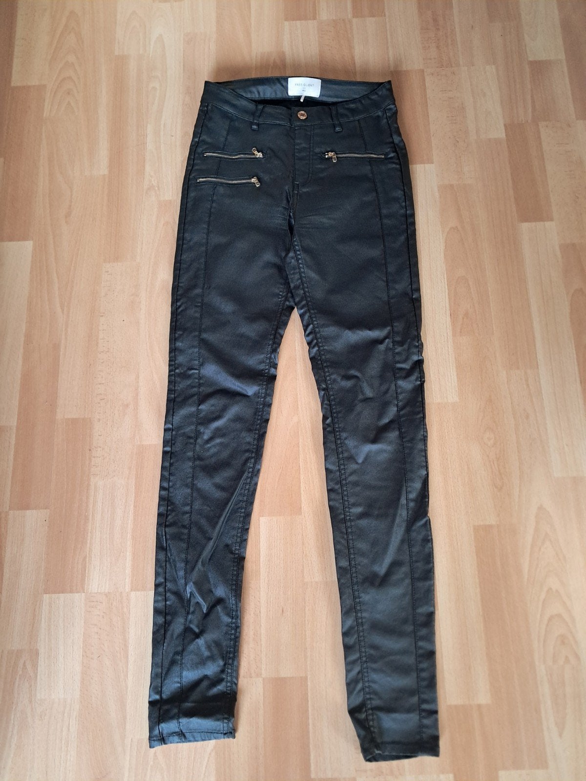 Skinny broek freequent S, Kleding | Dames, Spijkerbroeken en Jeans, Freequent, Zwart, Ophalen of Verzenden, Zo goed als nieuw