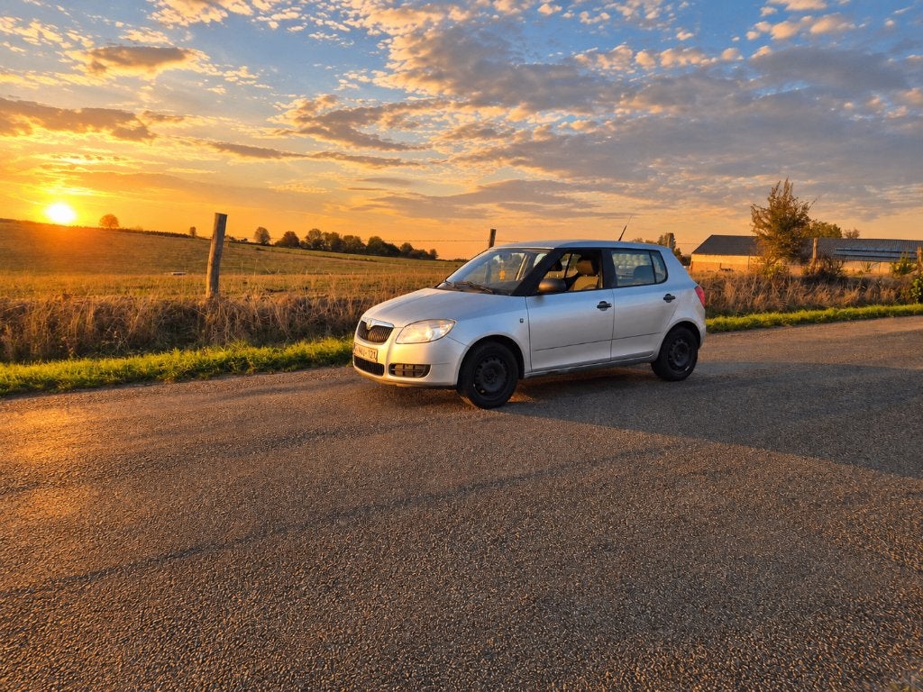 Skoda fabia, Auto's, Voorwielaandrijving, Stof, Zwart, 4 cilinders