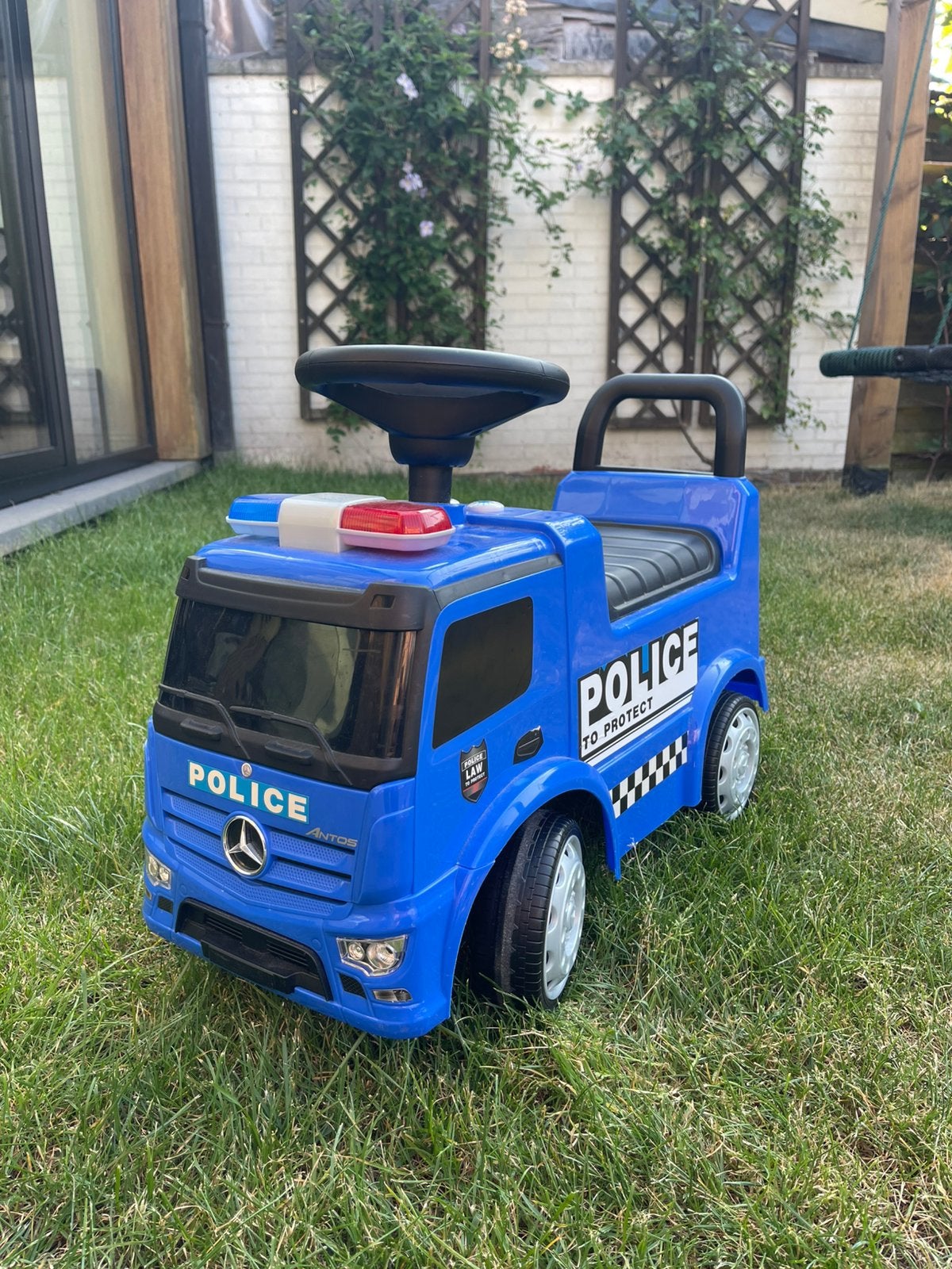 Speelauto politie, Zo goed als nieuw