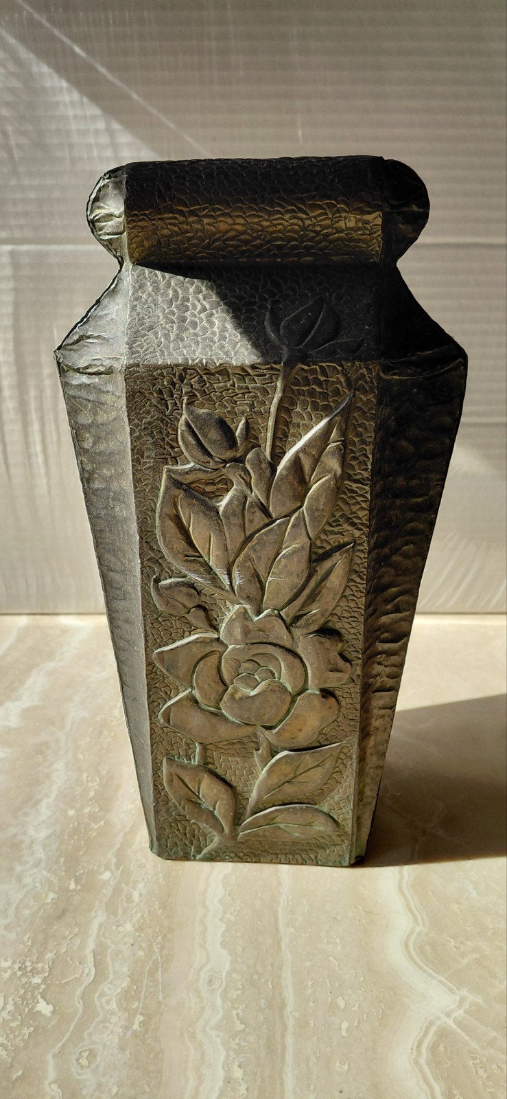 Arts déco : vase bois et métal, Antiquités & Art, Antiquités | Accessoires de maison, Enlèvement ou Envoi