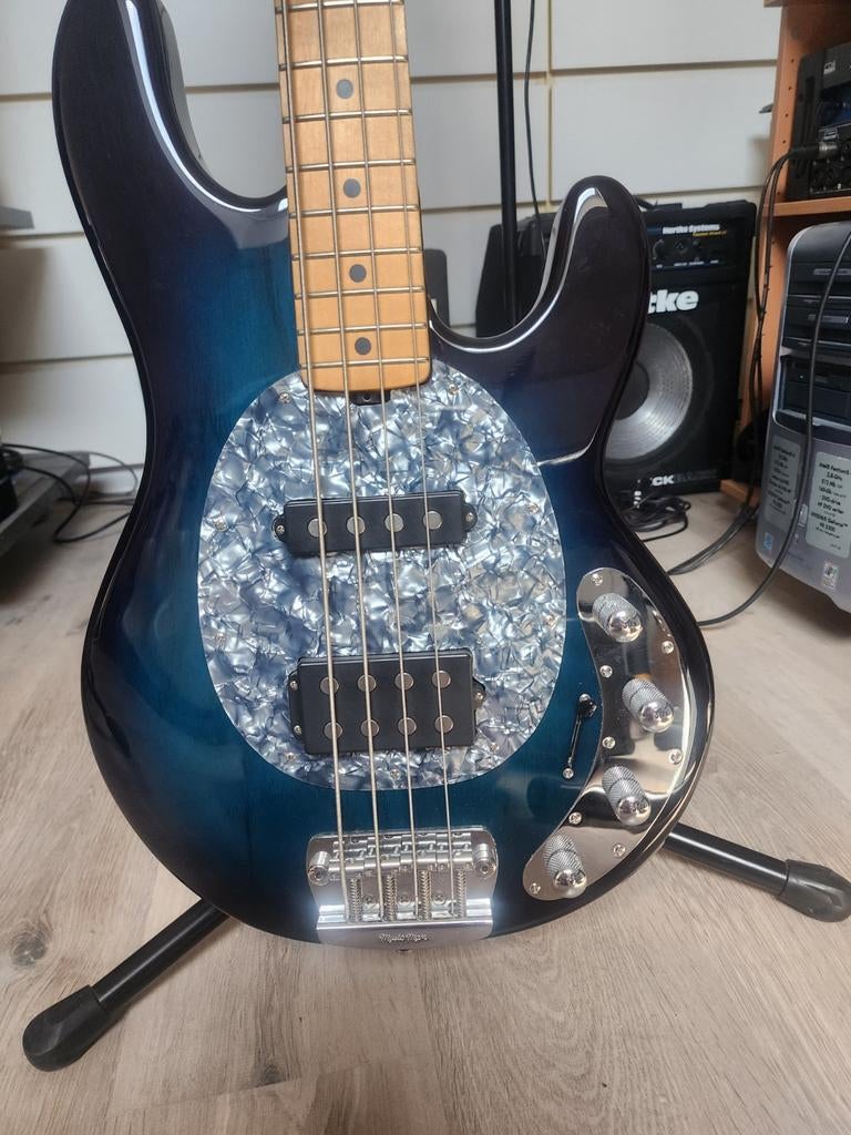 Music Man Ernie Ball Stingray 3 EQ HS, Ophalen