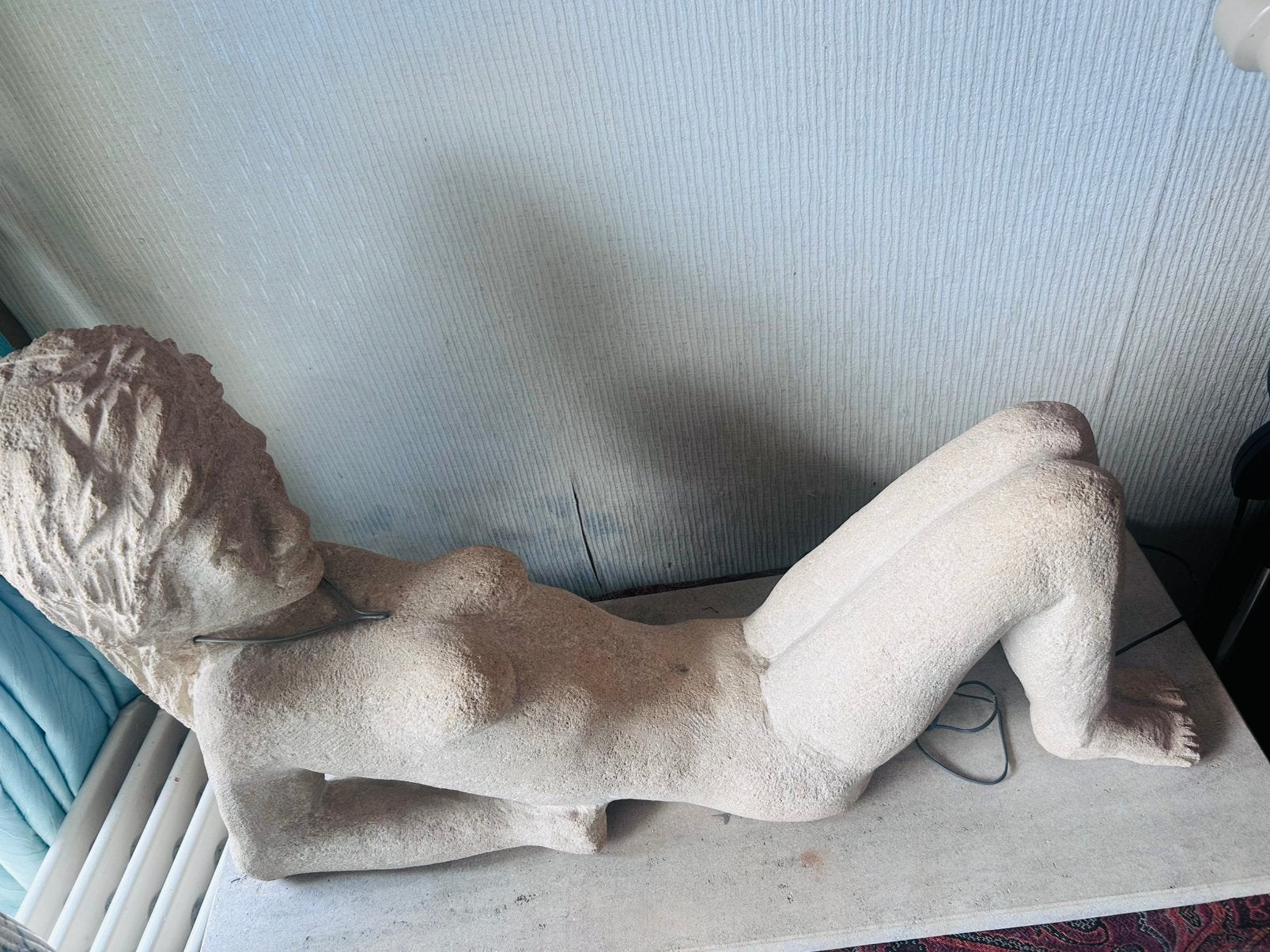 Origineel stenen sculptuur van Patrick Heuninck, Enlèvement, Abstrait