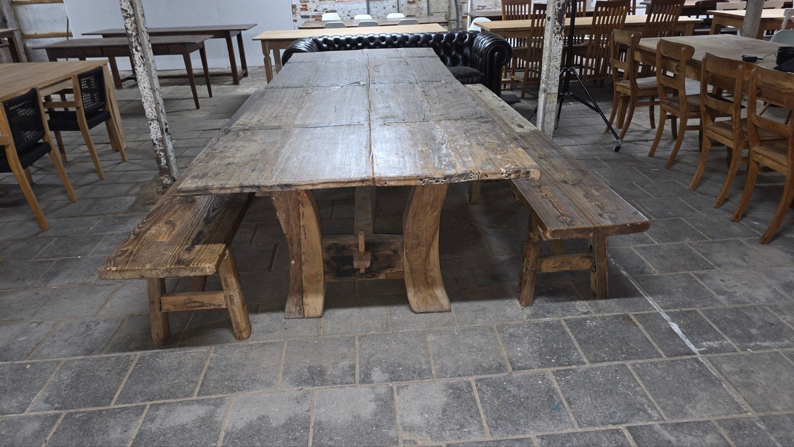 kloostertafel 310 cm gemaakt van 200 jaar oud hout+ 2 banken, Ophalen