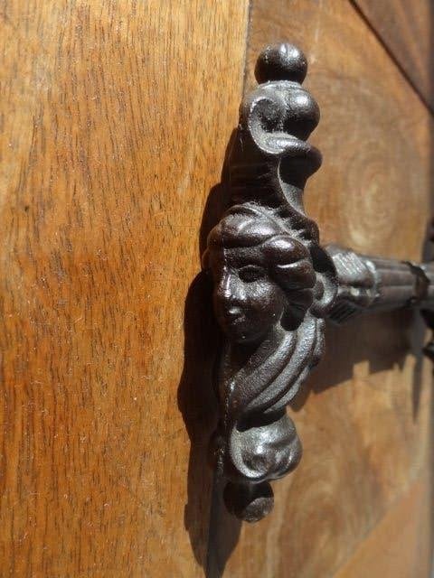 prachtige gietijzeren deurkruk met gebeeldhouwde koppen, Antiek en Kunst, Verzenden